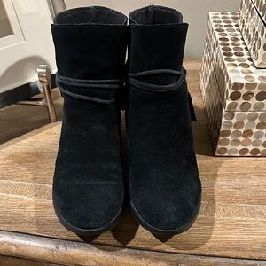 Sorel Black Ankle Suede Booties 9.5